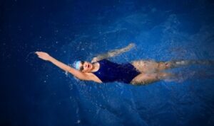 Похудение при помощи плавания в бассейне — эффективно ли это