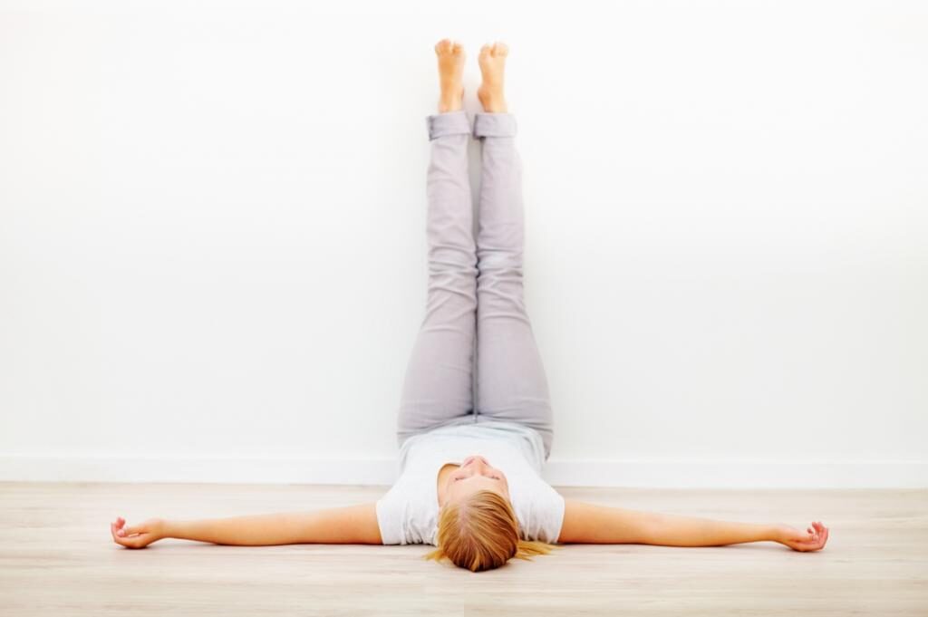 Преимущества восстановительной йоги для ленивых