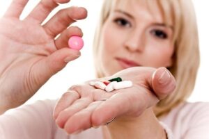 Витамины для женщин: список самых необходимых для жизни