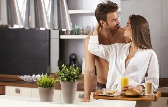 секс утром на кухне