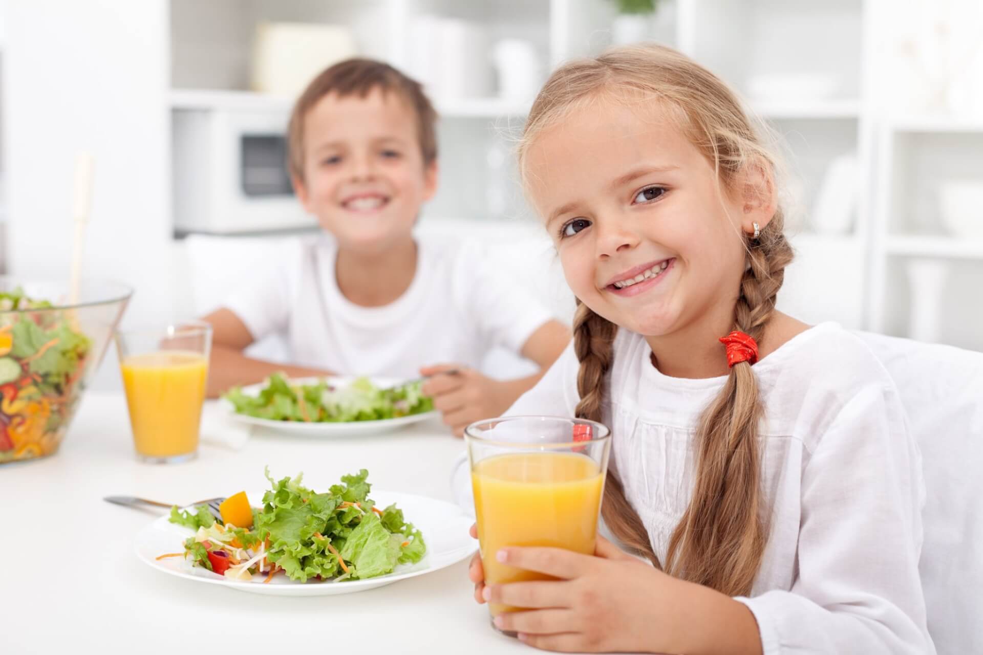 Позавтракать дети. Питание детей. Правильное питание для детей. Здоровое питание для детей дошкольного. Здоровое питание Здоровые дети.